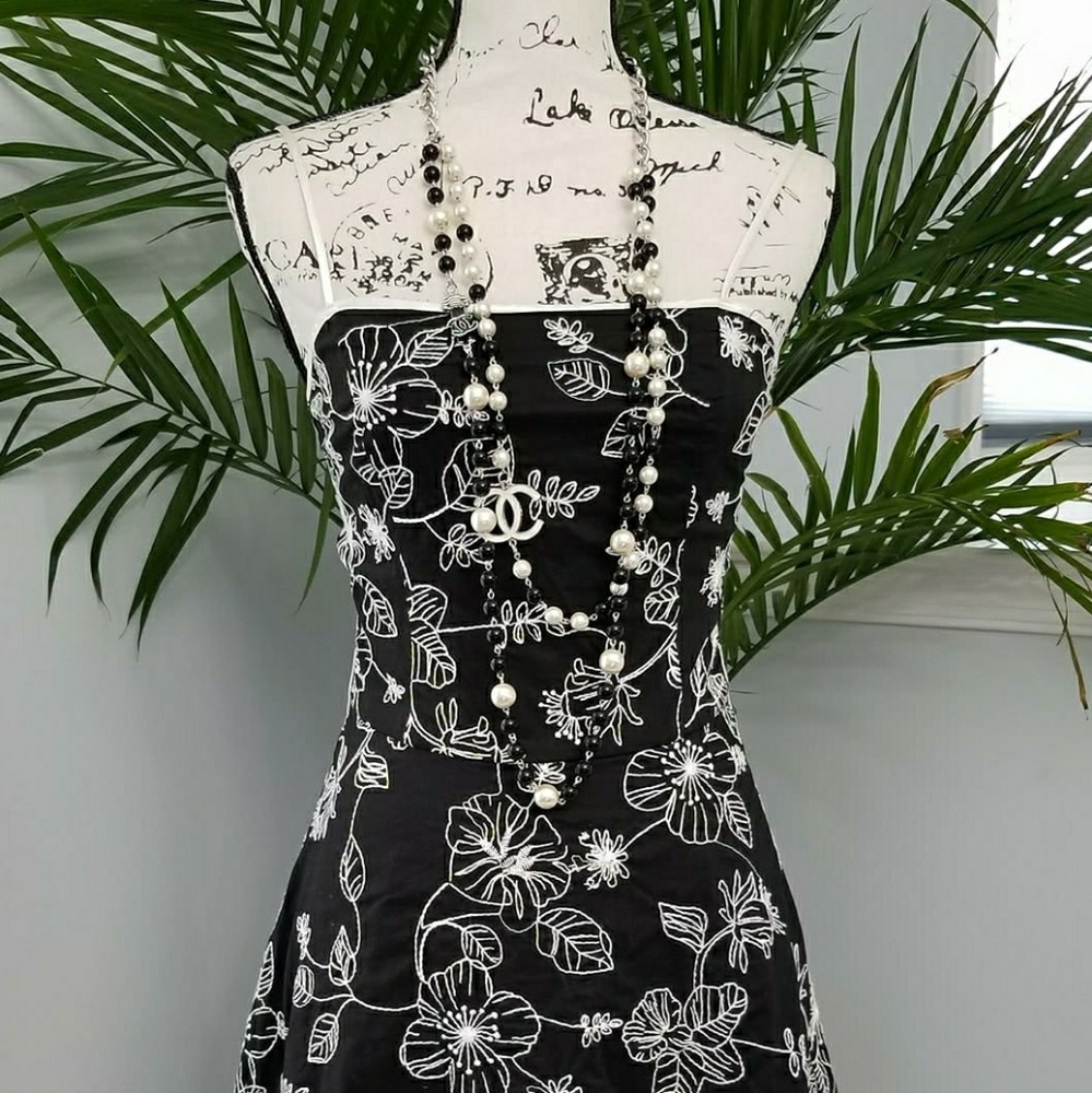 Black & White embroidery fit & flare summer dress - Picture 3 of 8
